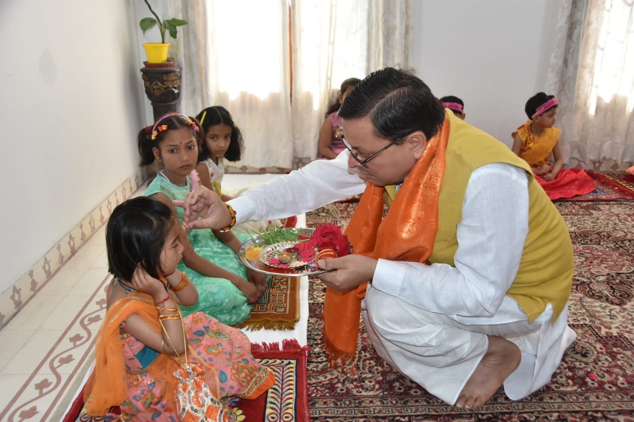 मुख्यमंत्री ने आदि शक्ति भगवती के उपासना पर्व नवरात्रि की भी प्रदेशवासियों को शुभकामनाएं दी है।